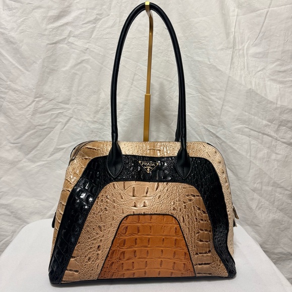 Undefined Handbags - Women's Croc-Embossed Shoulder Bag - Black, Tan, Brown